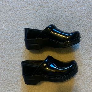 Brand new Black Danskos